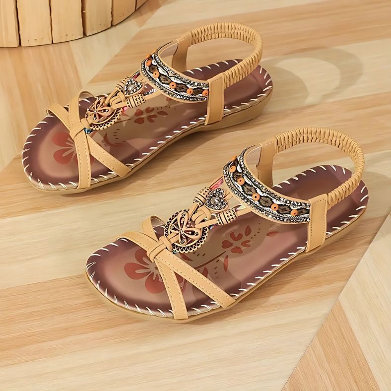Lunabella™ – Boho Vlinder Sandalen met Comfortzool in de kleur Caramella van Inicala.nl, met sierlijke details, zachte zool en elastische band – ideaal voor stijlvolle zomerse uitstapjes en comfortabel dagelijks gebruik.