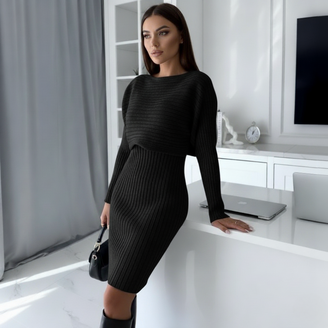 Kobieta w czarnym komplecie Kitana™ Femme Luxe Set z Inicala.pl – elegancka dzianinowa sukienka 2w1 w ponadczasowym kolorze nadaje klasę i pewność siebie