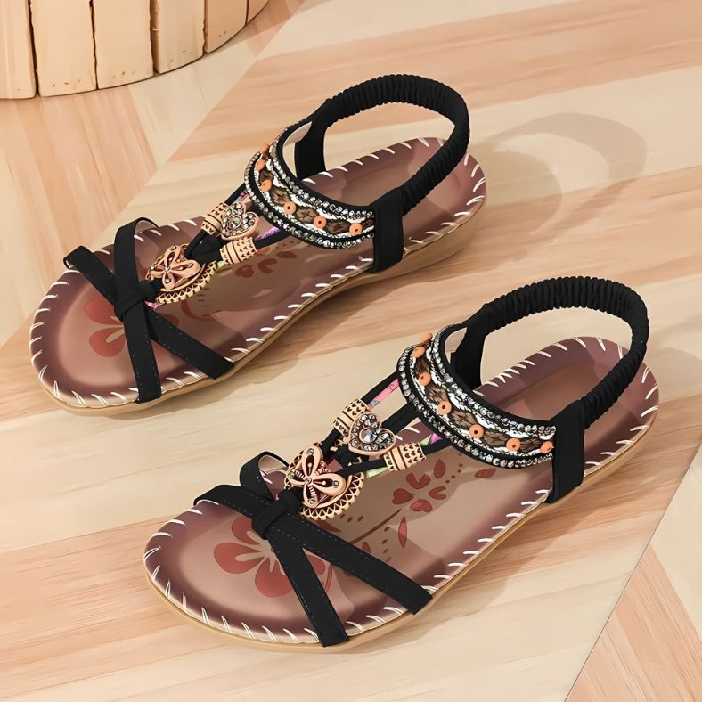 Lunabella™ – Boho Vlinder Sandalen met Comfortzool in de kleur Boho Noir van Inicala.nl, met elegante zwarte banden, sierlijke vlinderdetails en een zachte zool voor ultiem zomers comfort en stijlvolle flair.