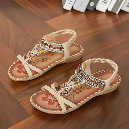 Lunabella™ – Boho Vlinder Sandalen met Comfortzool in de kleur Kokoscrème van Inicala.nl, met verfijnde details, elastische band en zachte zool – een stijlvolle keuze voor moeiteloos comfort en zomerse flair.