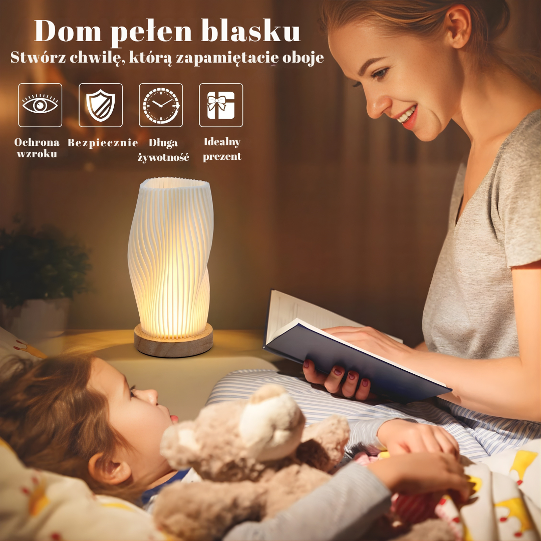 Mama czyta dziecku bajkę przy świetle LumaForma™ z Inicala.pl – bezpieczne, ciepłe oświetlenie i idealny prezent do domu.