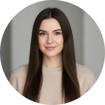 Portret uśmiechniętej klientki – opinia o Guitarista™ torebce crossbody na co dzień i w podróży, Inicala.pl