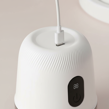 Zbliżenie na port ładowania Fuzora™ z Inicala.pl – szybkie ładowanie przez kabel USB-C.